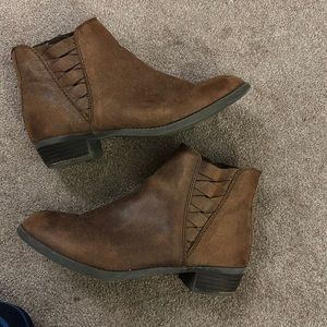 Women’s Carlos Ankle Booties size 7.5. Great Condition, only worn once.